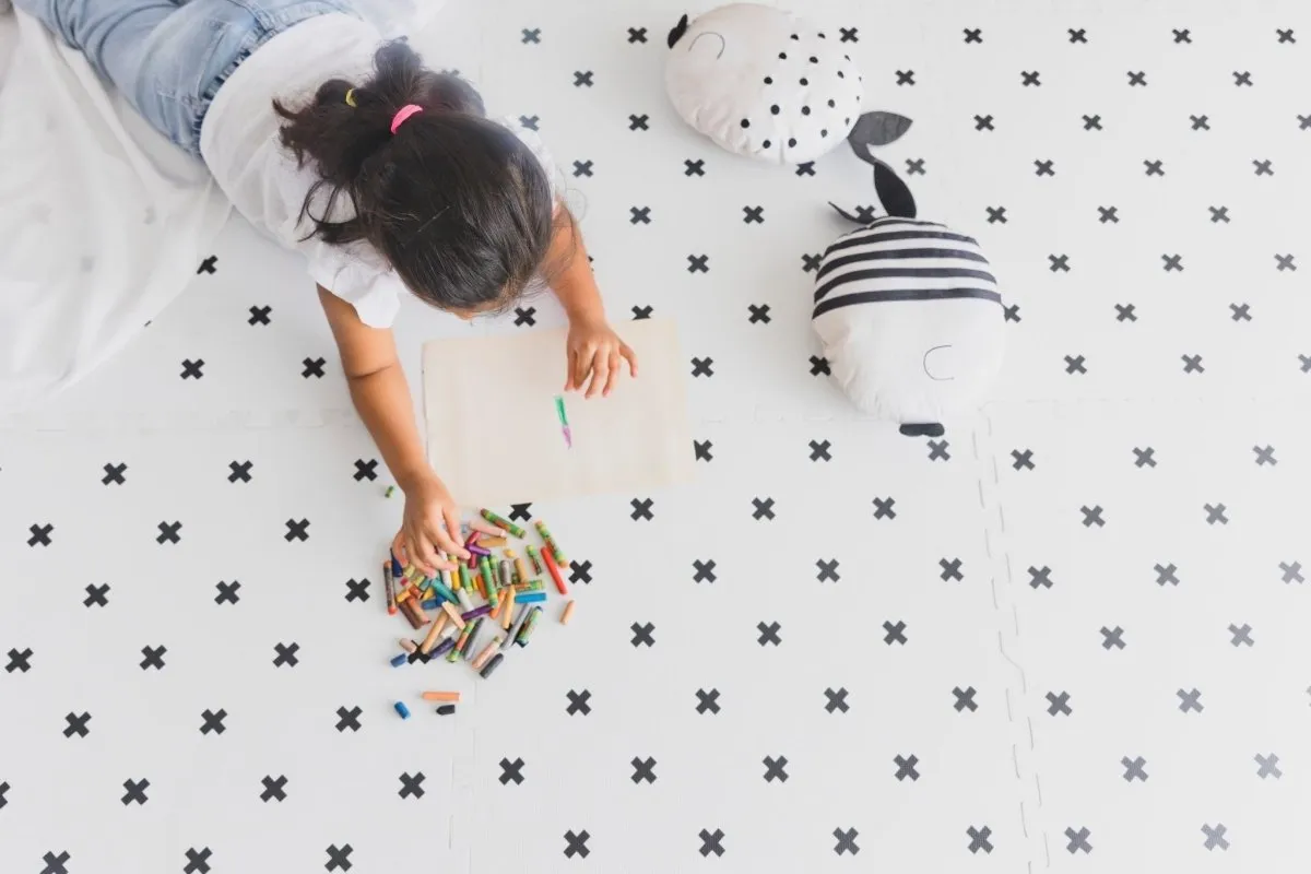 Kind And Me Scandinavian Black Cross Set in White Playmat (Set of 6)